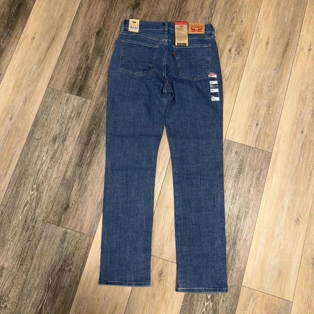 New Levi's Women's Classic Straight Leg Jeans in Blue - Picture 4 of 4